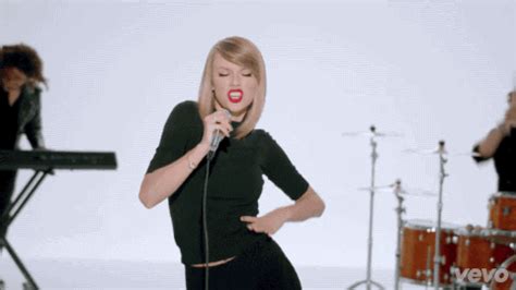Shake It Off Gifs Get The Best Gif On Giphy