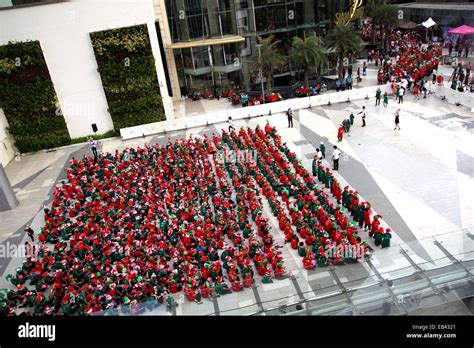 Bangkok Thailand 25th Nov 2014 People Dressed As Santas Elves