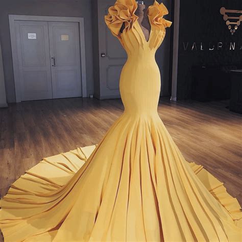 Yellow Eveniing Dresses Long V Neck Mermaid Elegant Satin Modest Cheap