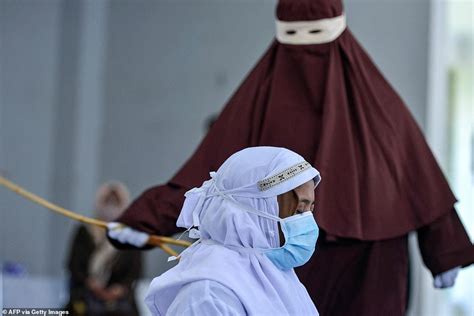Couples Punished With 20 Lashes Of The Cane For Having Sex Outside Marriage In Indonesia Daily