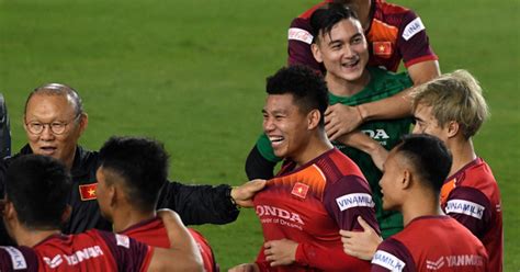 Năm bắt đầu vào thứ bảy và kết thúc vào thứ bảy. Tuyển Việt Nam có thể đá vòng loại World Cup 2022 vào Tết ...