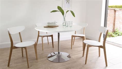 20 Collection Of Round Oak Dining Tables And 4 Chairs
