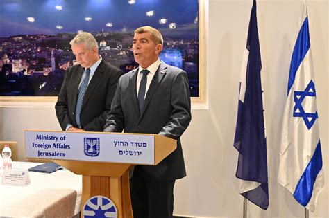 דגל הונדורס אומץ ב⁻9 בינואר 1866. שר החוץ אשכנזי חנך את המשרד הישראלי לשיתוף פעולה בהונדורס ...