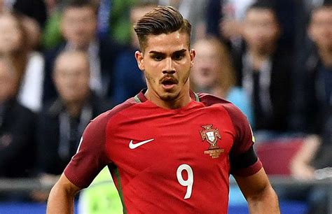 Frankfurt on the main, germany. Portugal's Andre Silva attempts to throw embarrassing punch at New Zealand defender | GiveMeSport