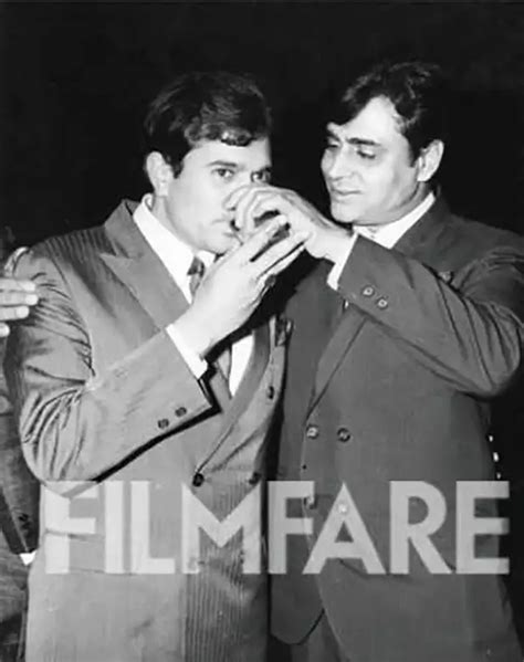 Birth Anniversary Rajesh Khannas Candid Moments From The Filmfare Awards