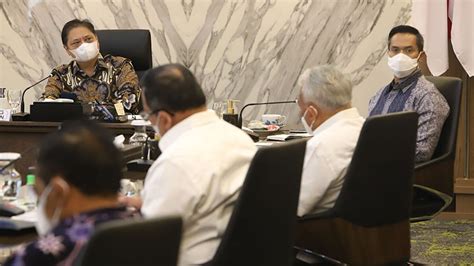 Selepas mengikuti rapat terbatas secara virtual yang dipimpin oleh presiden joko widodo pada senin, 21 juni 2021. Papua Barat Ikut Terapkan PPKM Mikro Mulai 4-17 Mei 2021