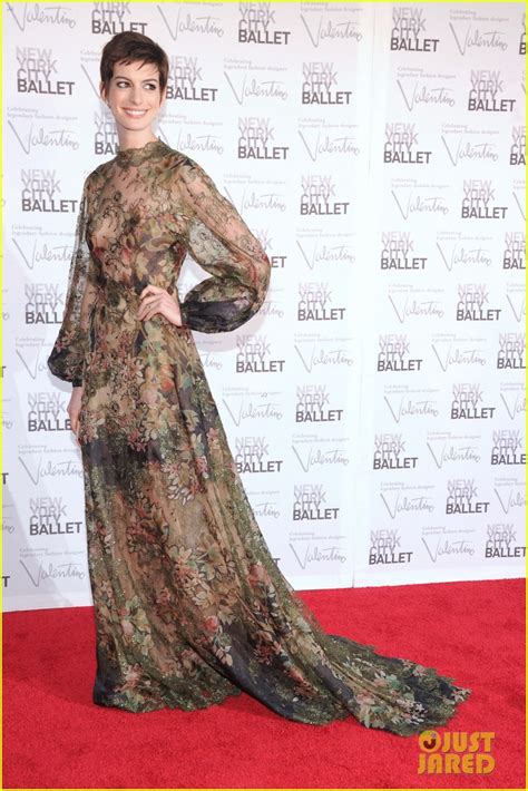 Full Sized Photo Of Anne Hathaway Sarah Jessica Parker Nyc Ballet Gala
