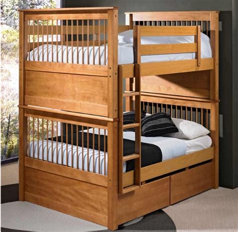 Tempat tidur anak tingkat bagian atas dan tempat tidur tinggi tidak cocok untuk anak berusia dibawah usia 6 tahun untuk menghindari risiko terluka akibat terjatuh. 9 desain tempat tidur tingkat minimalis untuk anak - Desain model furniture