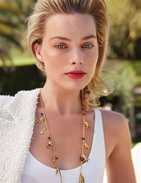 Her mother, sarie kessler, is a physiotherapist, and her father, is doug robbie.she comes from a family of four children, having two brothers and one sister. MARGOT ROBBIE in Elle Magazine, Italy September 2019 ...