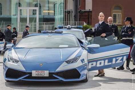 Lamborghini Huracan Un Giorno Con Lesemplare Della Polizia Foto E Video