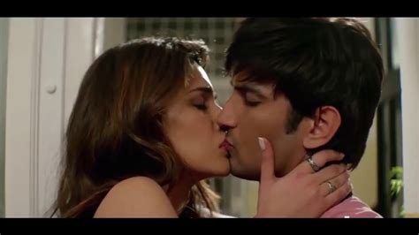 Kriti Sanon Most Romantic Kissing Scene With Sushant Singh Rajput Youtube