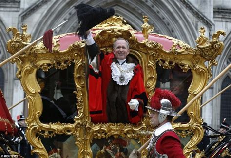 Click below for the latest coronavirus advice and to find ways you can help ⬇️ #covid19 linktr.ee/mayoroflondon. Lord mayor launches fine wine appeal