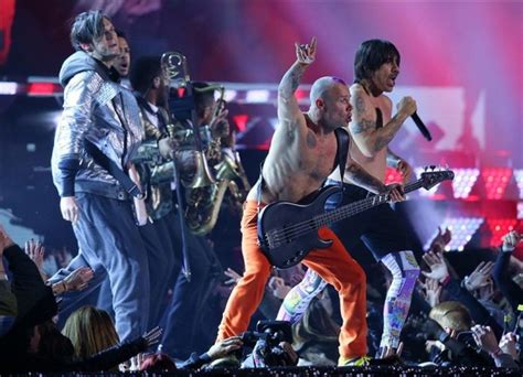 Les Red Hot Chili Peppers Jouent Du Air Guitar Au Super Bowl
