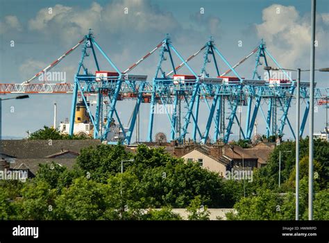 Dockside Cranes High Resolution Stock Photography And Images Alamy