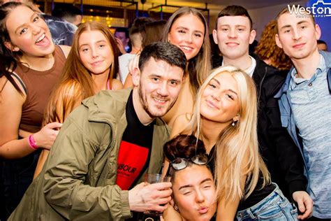 Burnley Nightlife 23 Fantastic Photos As Revellers Hit The Towns Pubs Clubs And Bars At The