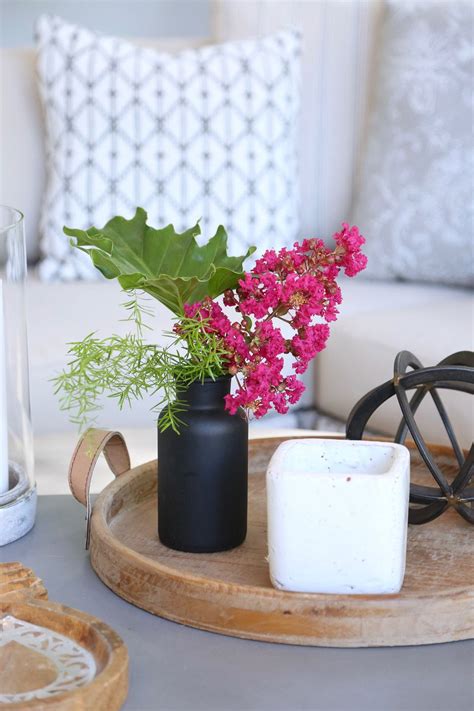 5 Minute Outdoor Decorating Tips And Tricks Spray Paint Vases Painted