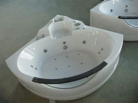 While many hot tubs are focused on entertainment, jacuzzi whirlpool tubs are still sold with health in mind. Corner Whirlpool Bath Tubs | 1600 x 1600 x 680 mm | 63" x ...