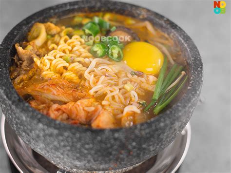 Kimchi Nabe Hot Pot Recipe