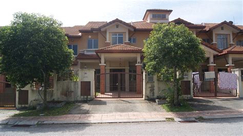 Bukit Subang U16 Double Storey Terrace House For Sale