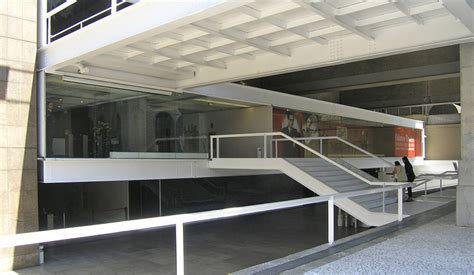 Os inúmeros prêmios que recebeu como reconhecimento à sua carreira são um pequeno indício, apenas, da importância da sua arquitetura. Inovação e parcerias marcam a trajetória da MMBB ...