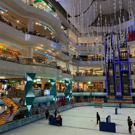 This mall have more than 800 retail outlets. Sunway Pyramid - Bandar Sunway - 3 Jalan PJS 11/15