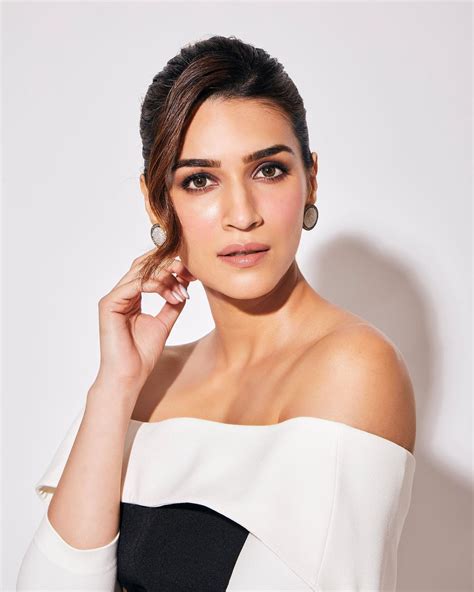 Kriti Sanon Exudes Old Hollywood Glamour In A Contrast Jumpsuit By Safiyaa Vogue India Vogue