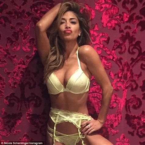 Nicole Scherzinger Oozes Sex Appeal At The Victoria S Secret Angel