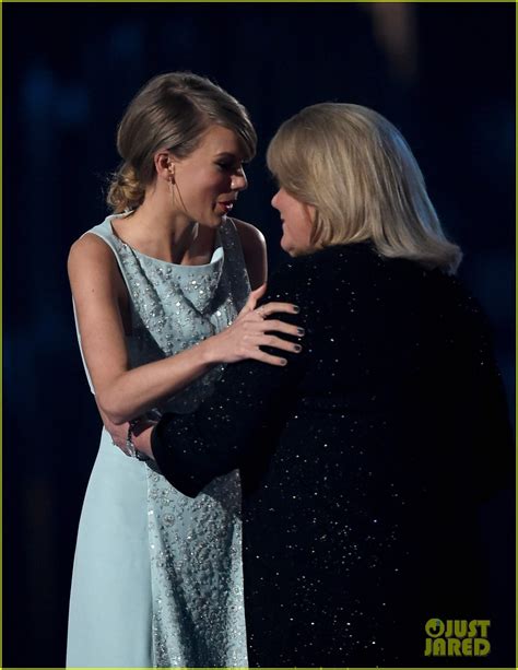 Taylor Swift Reveals Her Moms Cancer Has Returned Photo 4252443