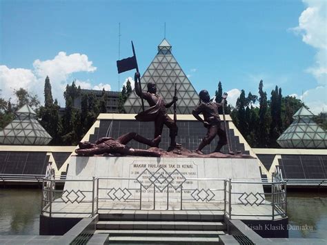 Kisah Klasik Duniaku Jalan Jalan Perdana Ke Monumen Tugu Pahlawan