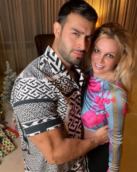 Britney Spears Fans Think She Secretly Married Sam Asghari On Tropical