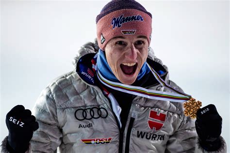 Karl geiger lässt sich vom patzer in innsbruck nicht unterkriegen. Weltmeister! Karl Geiger holt Gold bei Skiflug-WM in ...