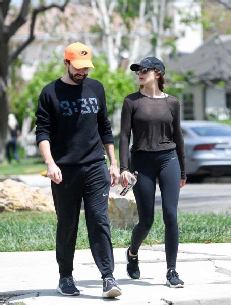 Robbie arnett net worth, age, height (last updated in 2020). Elizabeth Olsen and Robbie Arnett - Dating, Gossip, News ...