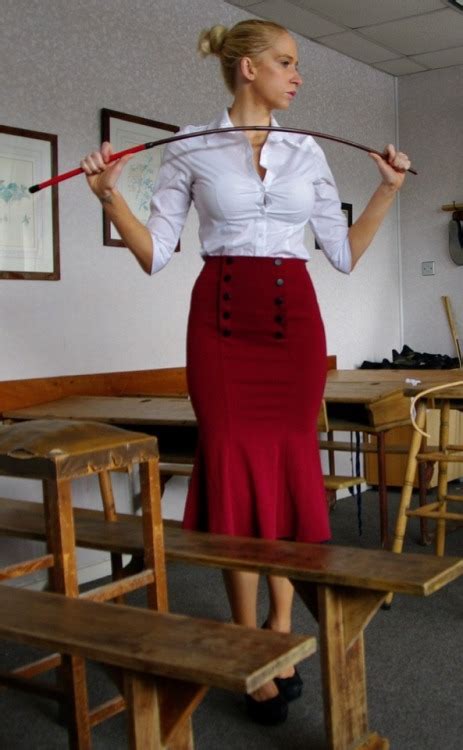 Thats A Wicked Looking Cane She Has Matches That Tumbex