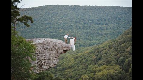 Arkansas Couple Takes Jaw Dropping Wedding Pictures At Whitakers Point