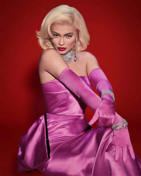 Kylie Jenners Marilyn Monroe Halloween Costume Details