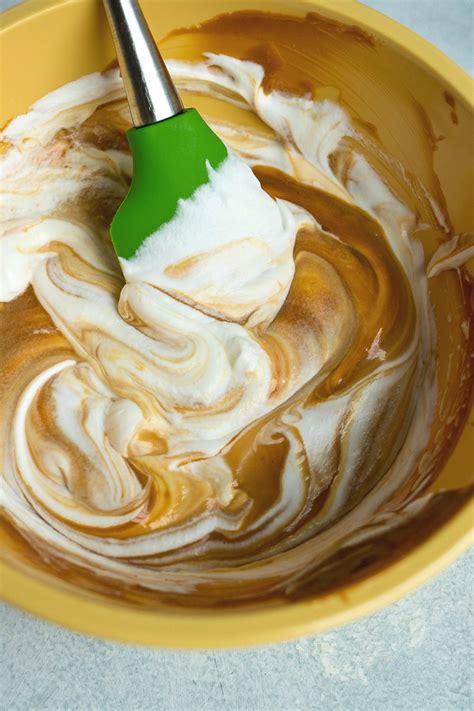 Continue beating until you have a good consistency to spread. Dulce de Leche Mousse - CPA: Certified Pastry Aficionado