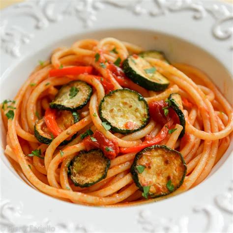 Caruso era nato a napoli il 25 febbraio del 1873 ma quando era in città pernottava in hotel: Pin on Pasta