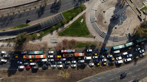 Hace algunas semanas, santiago, ñuñoa y puente alto se encuentran con cuarentena parcial, una medida que llamó la atención por dividir zonas con y sin. Cuarentena en Santiago: Movilidad casi no disminuyó en ...