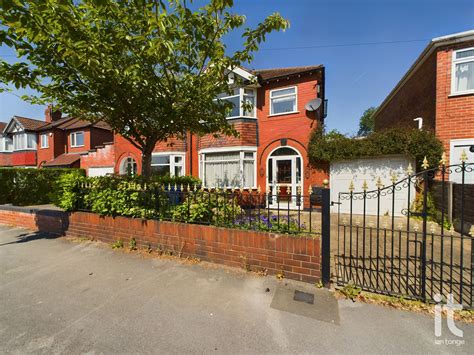 Montagu Road Offerton Stockport Sk2 3 Bedroom Semi Detached House Sstc In Stockport Ian