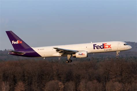 Fedex Boeing 757 Overruns Runway In Tennessee Avs
