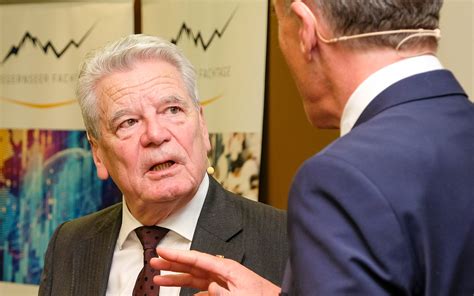 Joachim gauck beklagt eine verrohung der sitten in deutschland und verurteilt die angriffe auf kommunalpolitiker. TEGERNSEER FACHTAGE 2020 mit Stefan Scheider und ...