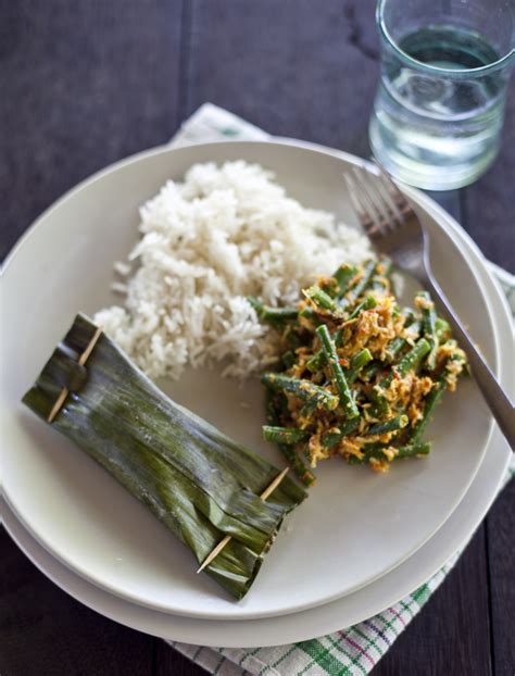This was such an easy recipe! Yummy Supper : FISH WRAPPED IN BANANA LEAF