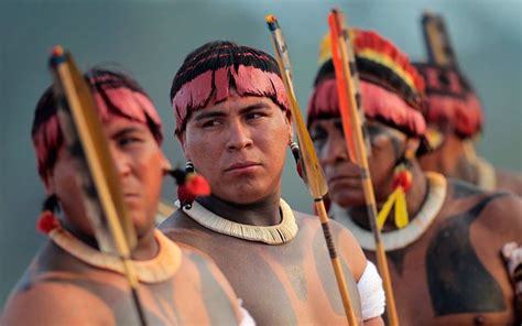 Brazils Yawalapiti Tribe Take Part In A Ritual To Honour The Dead Native People Watch