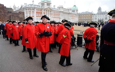 In Pictures The Queen Leads Tributes To Britains War Dead On