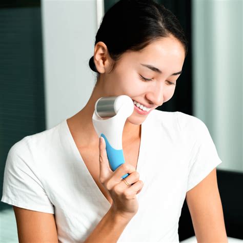 Lolo Beauty Sooth Facial Ice Roller Cold Massage Roller For Face Puffiness And Dark Circles