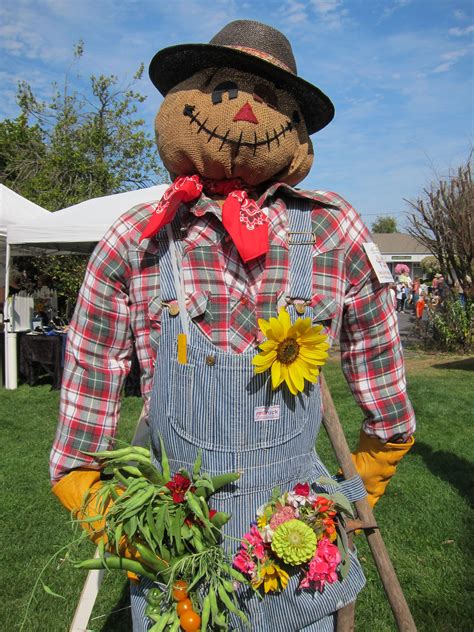 Vashon Farmers Market Scarecrow Festival Diy Scarecrow Scarecrows