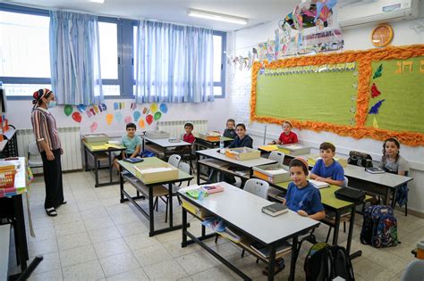 Many Elementary Schools Reopen As Israel Gingerly Steps Toward