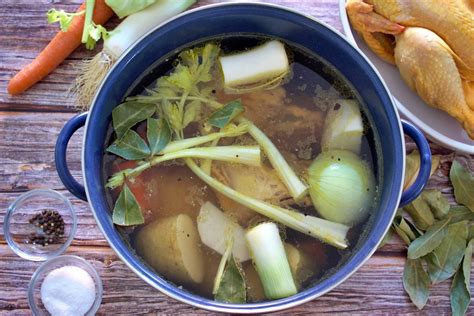 Cómo hacer caldo de pollo casero