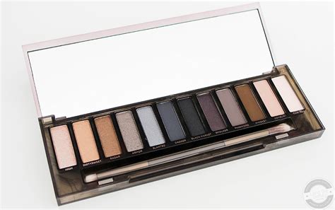 Urban Decay Naked Smoky Palette Living The Beauty