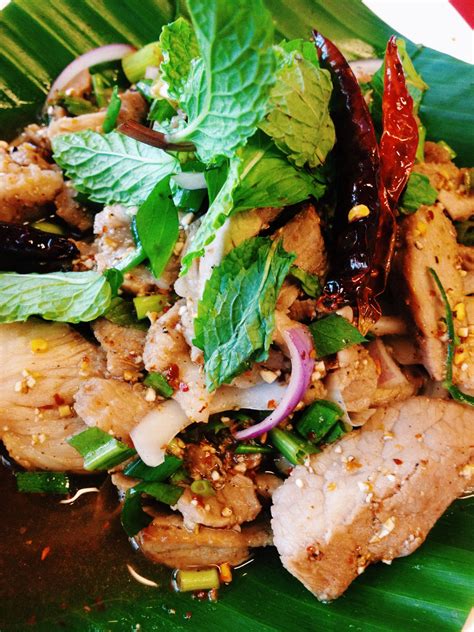It usually eaten as a part of a set (laab, papaya salad and sticky rice.) the set is accompanied by string beans, sliver of cabbage, water spinach and thai basil. หมูน้ำตก